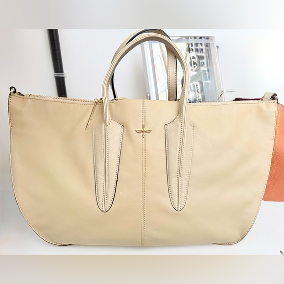 Pour la Victoire Leather - Picture 1 of 3